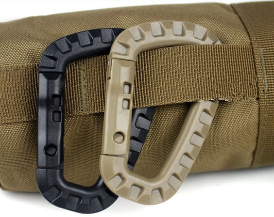 Có thể sử dụng hệ thống Molle để treo những đồ dùng khác