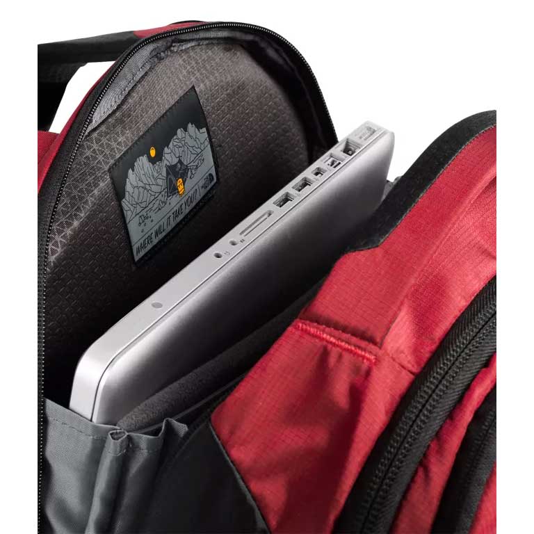 Không gian laptop của The North Face Surge 2018