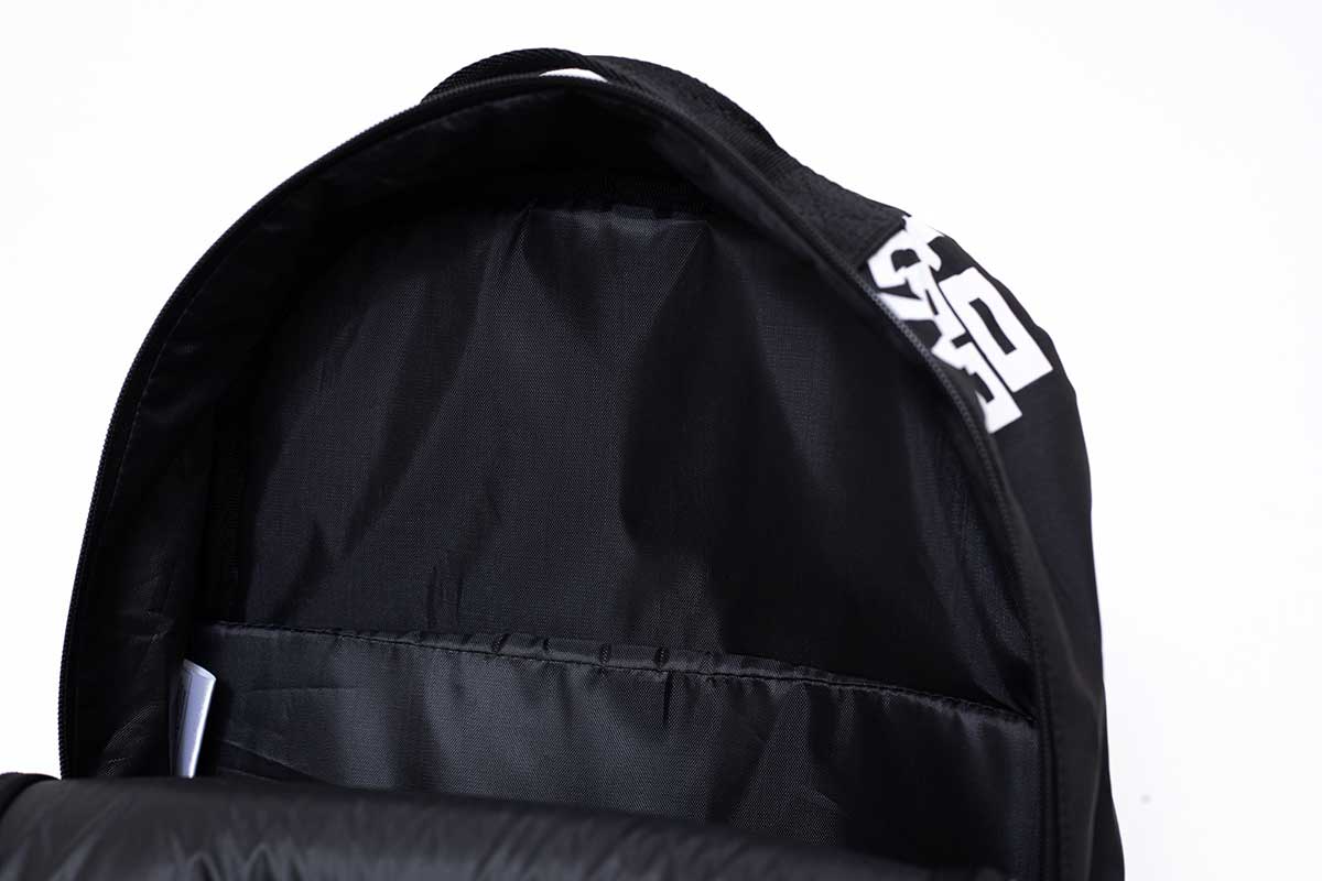 Ngăn laptop 15 inch trên Superdry Scholar